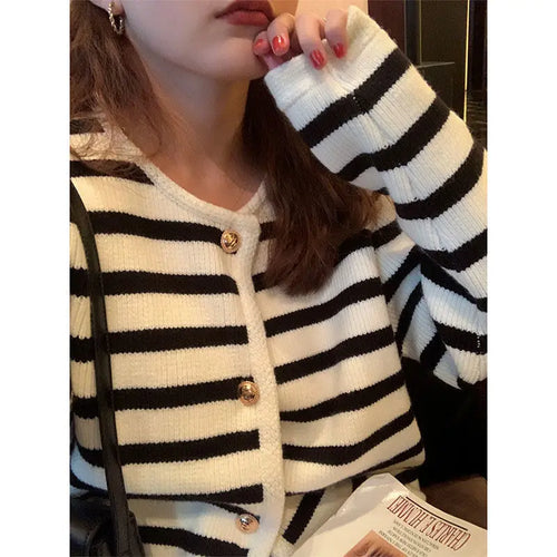 Contrasting Striped Knitted Cardigan