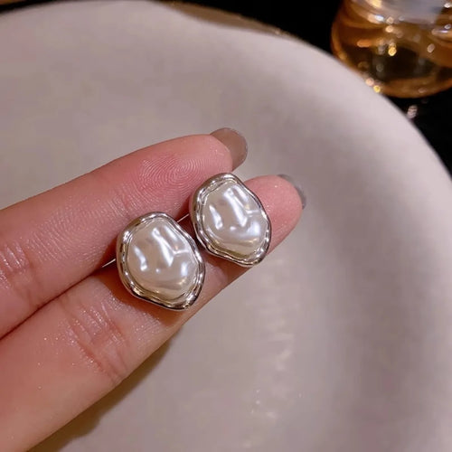 Honmon Pearl Earring
