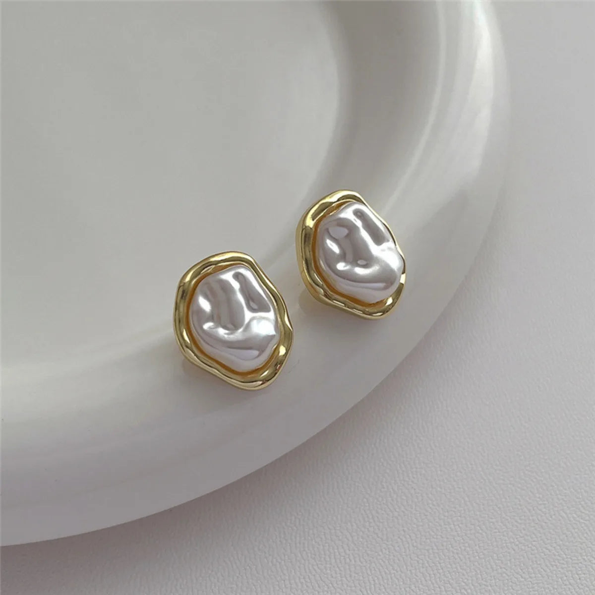 Honmon Pearl Earring