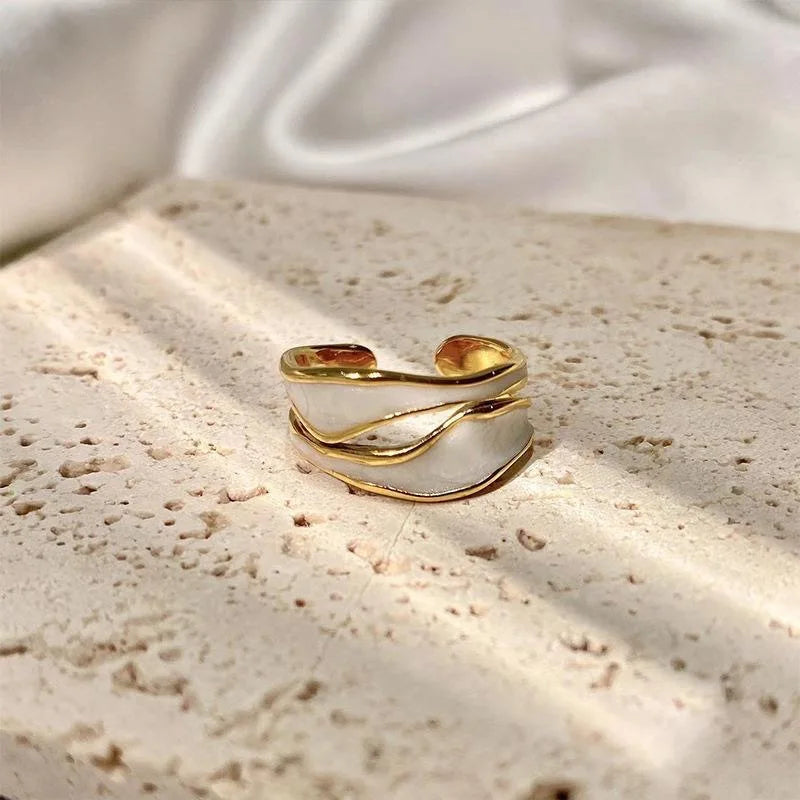 Lustrous Link Ring